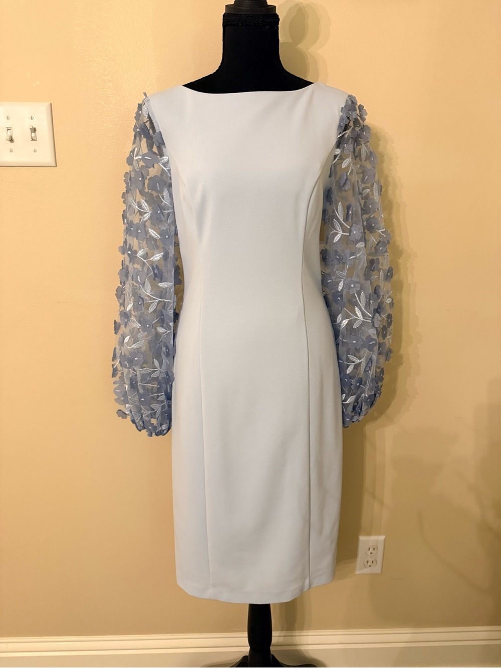 NWT Eliza J Size 8 Elegant Light Blue Sheath Dress w/flower petal Puff Sleeves